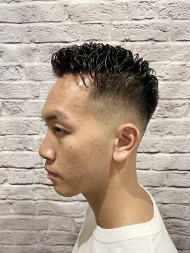 グレイスフル バーバープラチナム 六本木店(Graceful Barber platinum) アイロンパーマ×フェードショート