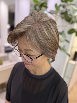 ステア ケース(stair case) 白髪とハイライトのミックスしてミルクティーベージュに