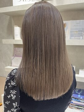 セミロングレイヤーカット顔周りレイヤーウルフハッシュカット