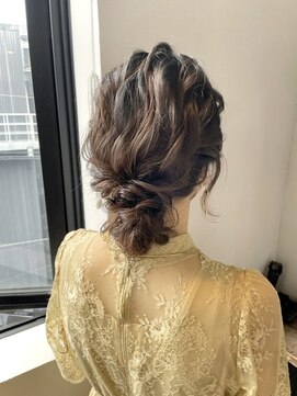 リラ(Lila’s) パーティヘア/編みおろし/結婚式ヘアセット/シニヨン