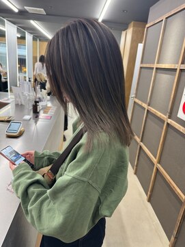 ソアー(SOAR) 大人ハイライト×美髪レイヤーミディアム