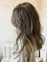 ペネロープ(Penelope)&nbsp;ハイライト/グレージュ/セミロングウェーブ　担当　夕島