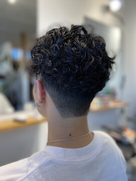 デミュート(DEMUT) パーマとフェード