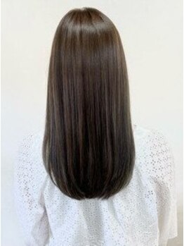 コアフィールみま 徳島店の写真/【湿気が気になる季節に☆】季節による髪の変化でうねり・広がる髪も、芯まで潤う自然なストレートに♪