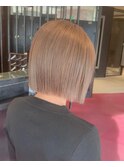 切りっぱなしボブ×ミルクティベージュ