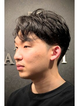 バーバークラシックス(BARBER CLASSICS) クセ毛攻略。活かしてセンターパート！