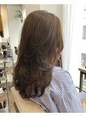 たっぷりレイヤーで作るロングヘア