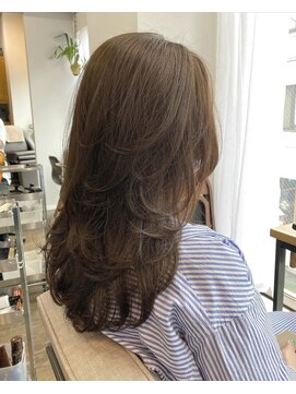 カシー(Casii) たっぷりレイヤーで作るロングヘア