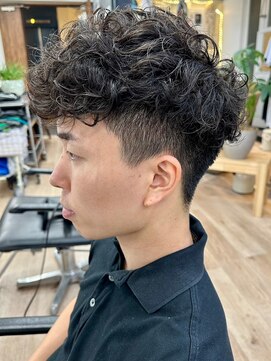 ウェイビーエフティフィフス 横浜西口(WAVEY ft.fifth) 横浜スペインカールラルフカールーズパーマスキンフェード30代◆