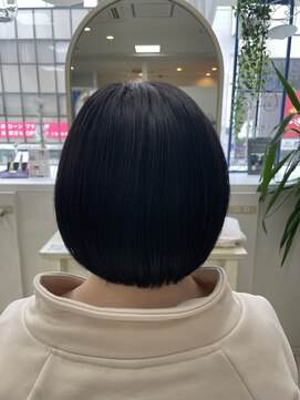 アルターシェリー(aL-ter che'rie) 内巻きショートボブ黒髪/クラゲヘアー/オリーブグレー/小顔