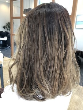 ベルポートヘア(Bellport hair) ハイトーンベージュカラー