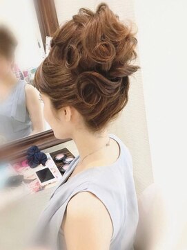 ヘアセット&メイク専門店 カスミ(Kasumi) 襟足すっきり高めアップスタイル