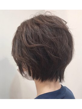 エリカ(erica) 毛先軽やかくびれショート