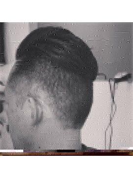 コムバイトレーズマン(Kom by TRADESMAN) バーバースタイル