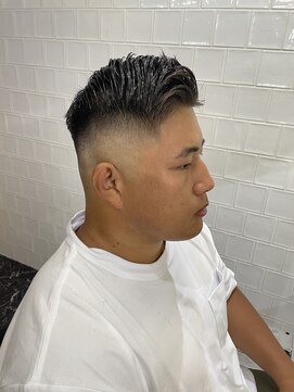 メリケンバーバーショップ フクオカ(MERICAN BARBERSHOP FUK) かき上げヘアショートレイアーくせ毛風パーマコンマヘア