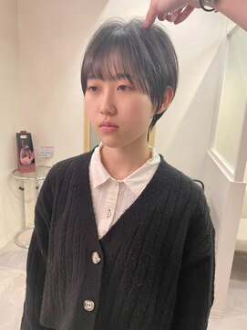 エミヲ 石川町(emiwo) emiwo小川『マッシュショート』コンパクトに耳周りすっきり