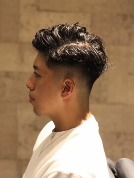 キングスマントーキョー 府中店(KINGSMAN TOKYO) ツーブロックマッシュ/波巻き/ハイライト/束感<理容室><府中駅>