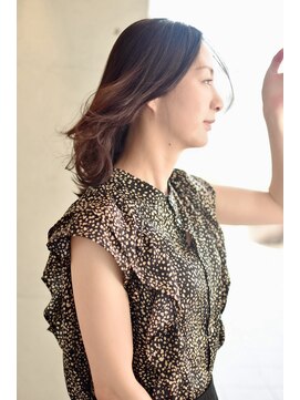 フロラクロマ 上通NEWS裏(FLORACHROMA) ミディアムレイヤースタイル