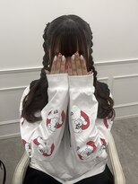 【ヘアメ】前から見ても可愛い！編みおろしハーフツイン＊新井