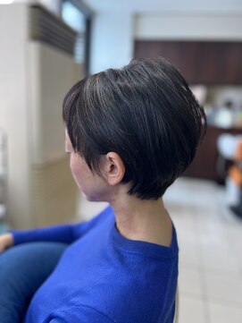 シルエットが可愛いショート