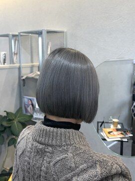 サロンドクオリア(Salon de Qualia) グレージュ×ぱつっとボブ