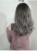 プラチナグレイのグラデーションカラー