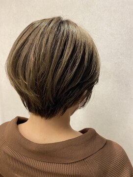 モック(moc) 女性らしいショートボブスタイル