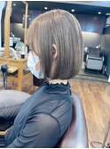 ペールベージュのコンパクトなミニボブ【Lila by AFLOT】小笠原