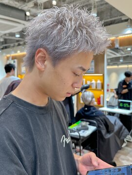 ルースト 渋谷店(ROOST) スパイキーショート×シルバーカラー