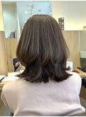 肩にかかるくらいのミディアムレングススタイル