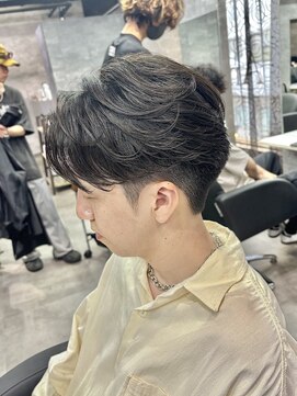 アノ(Ano.) 大分ニュアンスパーマセンターパートフェザーパーマ毛流れパーマ