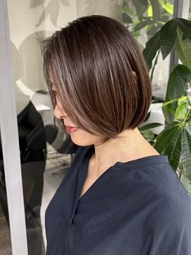 ジービージー前橋ミュグ(GBG前橋mugu) くびれショートボブ40代50代グレイカラー白髪染め白髪ぼかし