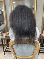 アンフィシュピトロワ(AnFye spi tlow) 複雑履歴の方を高難易度縮毛矯正で艶髪ストレート♪