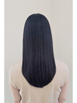 ツヤ感重視のナチュラルストレート