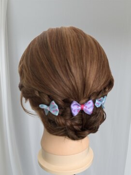 アヴソリューク(Absoluk) お子様ヘアセット キッズ ジュニア ギブソンタック