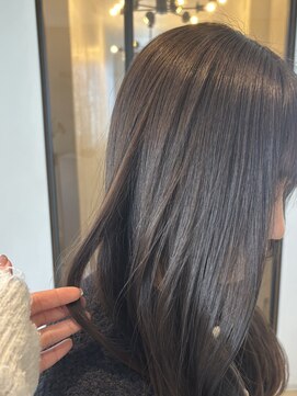 ケリーアン 太田(kelly.un) グレージュ / アッシュグレージュ / やわらかくみえるカラー