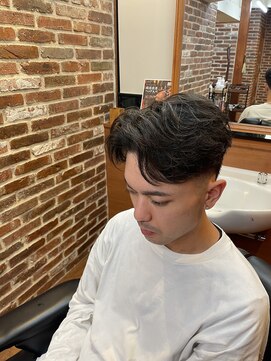 ミリオンバックス 神田店(Million Bucks) 64センターパート/ナチュラルヘア[men's/バーバー/men'sカット]