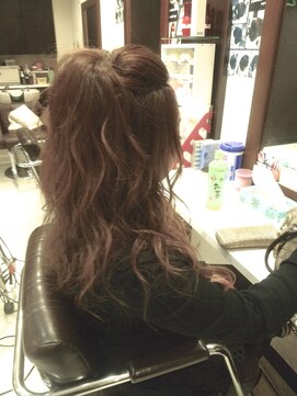 ヘアセットサロンエッジ(Edge) ポンパハーフポニー