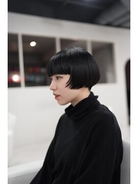 ドットプラス リム(Dot+LIM) モードなショートボブ