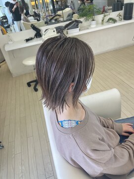 サンクレポ 白髪染め未使用でハイライト。外ハネショート