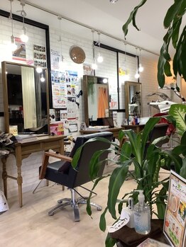 美容室 サルブリアス(salubrious)の写真/《エステ併設のトータルビューティーサロン＊》何でも気軽に話せるアットホームな雰囲気で通いやすい♪