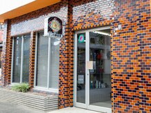 オレンジ色のレンガが目印です！