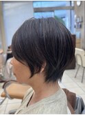 ショートボブ×白髪ぼかしハイライト