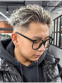 極道パーマホワイトメッシュフェード短髪メンズ髪型