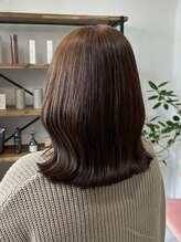 大人ショートヘアでワンランク上のヘアスタイルに【ハッシュカット/外ハネ】
