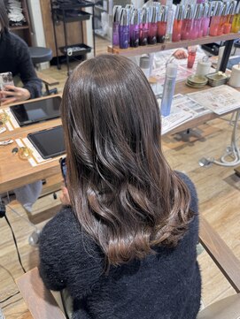 ＊ツヤ感たっぷりカラー＊