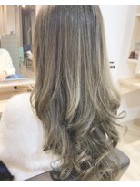 レア(Lea) ロング・ウェーブカールスタイル