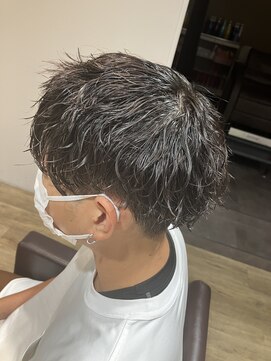 エヌプラス(N+) 刈り上げセンターパートサーフカールブルーブラッフェザーパーマ