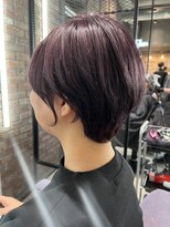 ベイショア(Bay Shore NY)&nbsp;ホワイトピンク斜めバングヘルシースタイルメンズライク