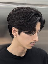 レタッチバイフィフス(RETOUCH by fifth)&nbsp;センターパートニュアンスパーマガイルヘアコンマヘア黒髪